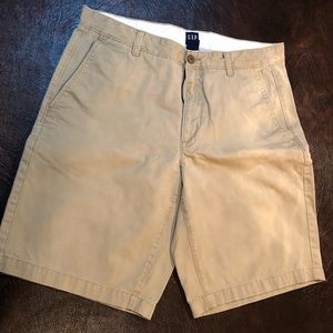 Men’s GAP khaki shorts